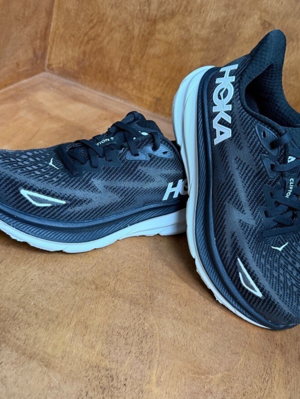 Hoka One One Clifton 9 Womens Running Shoes Sz 5.5 Black White Orca 1127896-BWHT